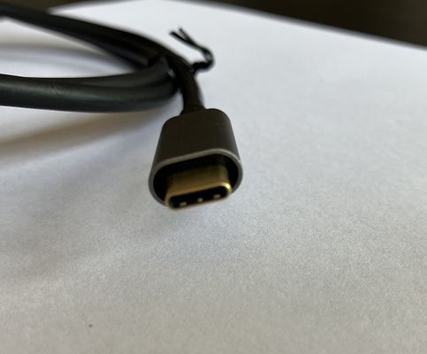 دسته سیم HDMI 1.8 متری USB 4 240 واتی انعطاف پذیر نوع سگک پوشش Hdmi